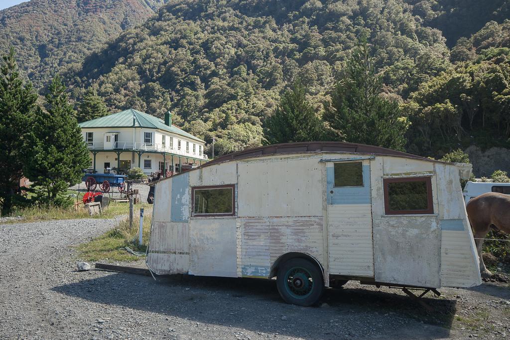 Otira Stagecoach Hotel Екстериор снимка
